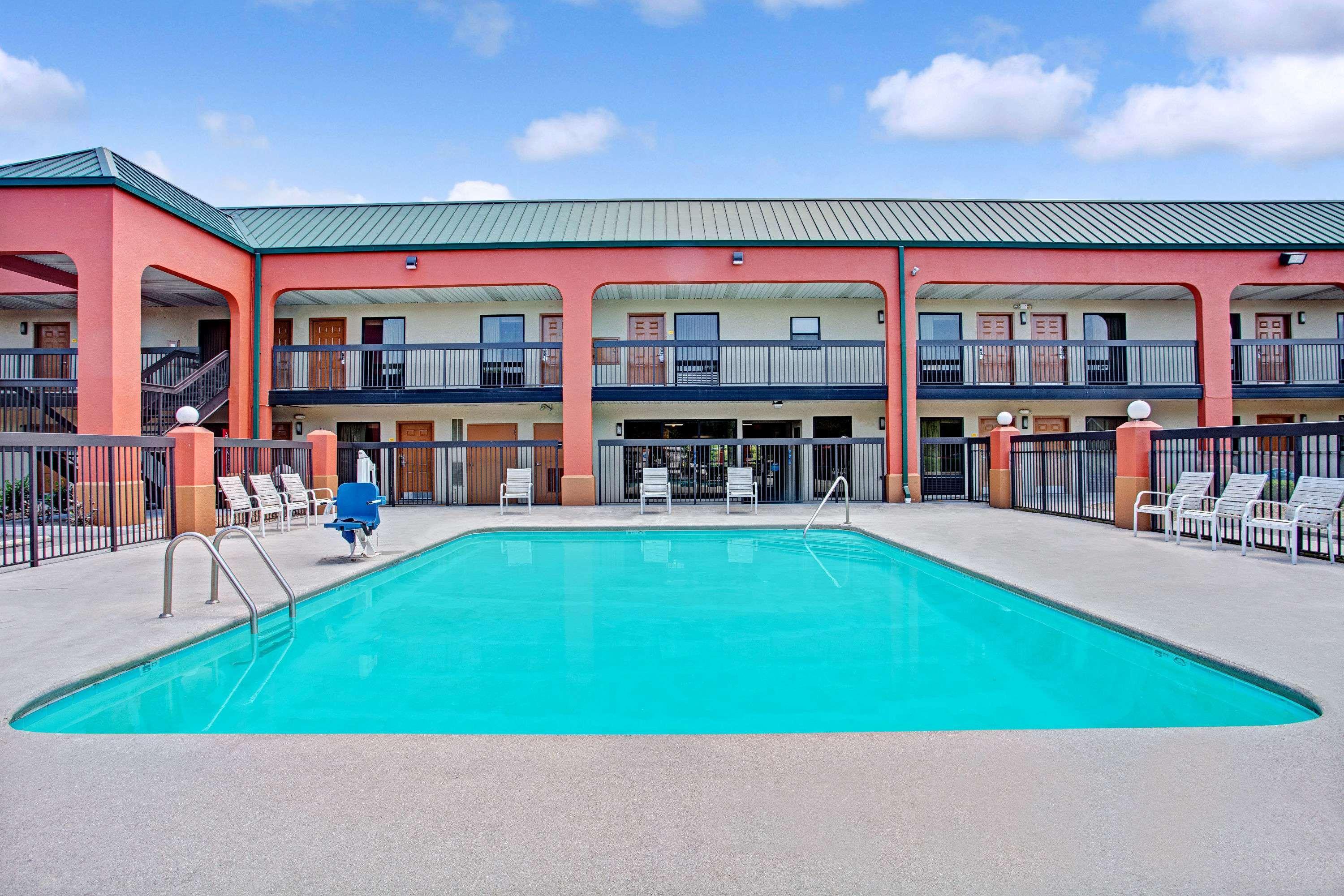 Super 8 By Wyndham Knoxville East Экстерьер фото